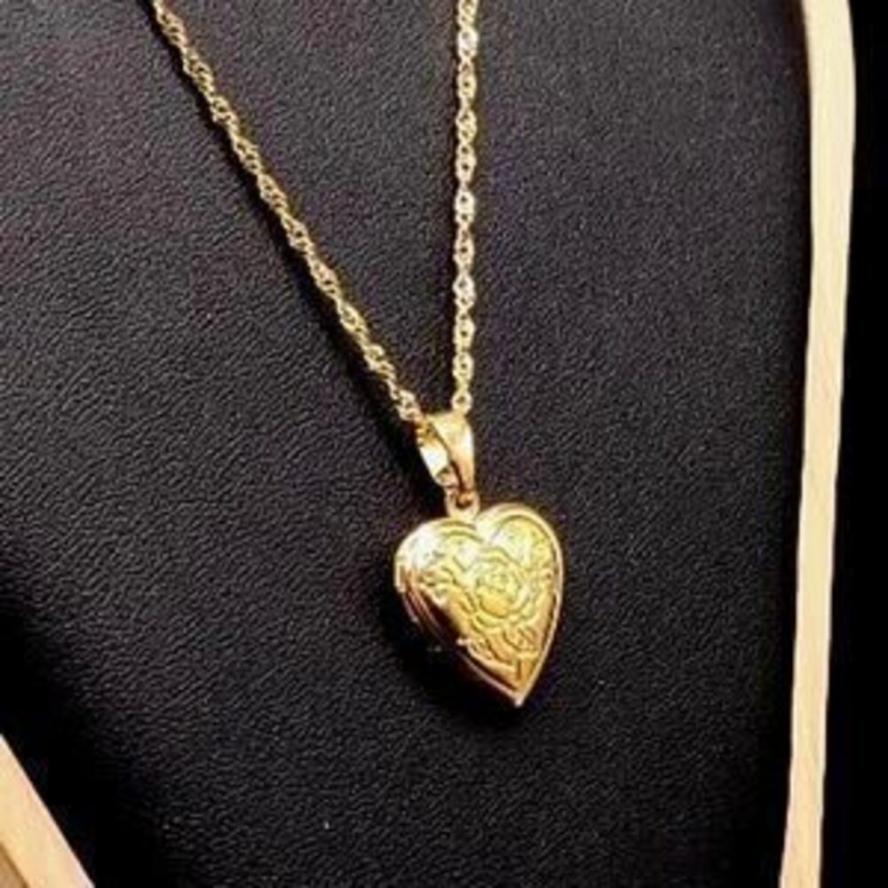 18k Gold Plated Necklace Heart Locket Floral Rose Valentine's Birthday gift